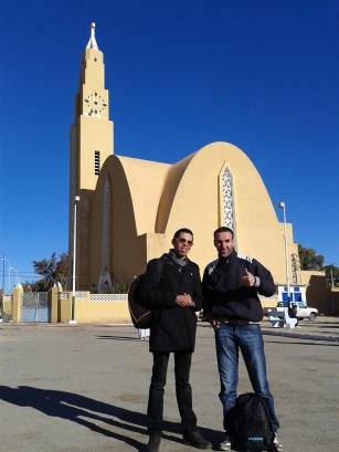 The two Sofian's pose in front of this unusual mosque. Béchar.