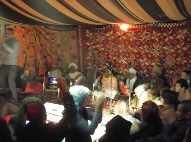 Hasna El Becharia and her girl band. Reveillon 2014, Taghit.